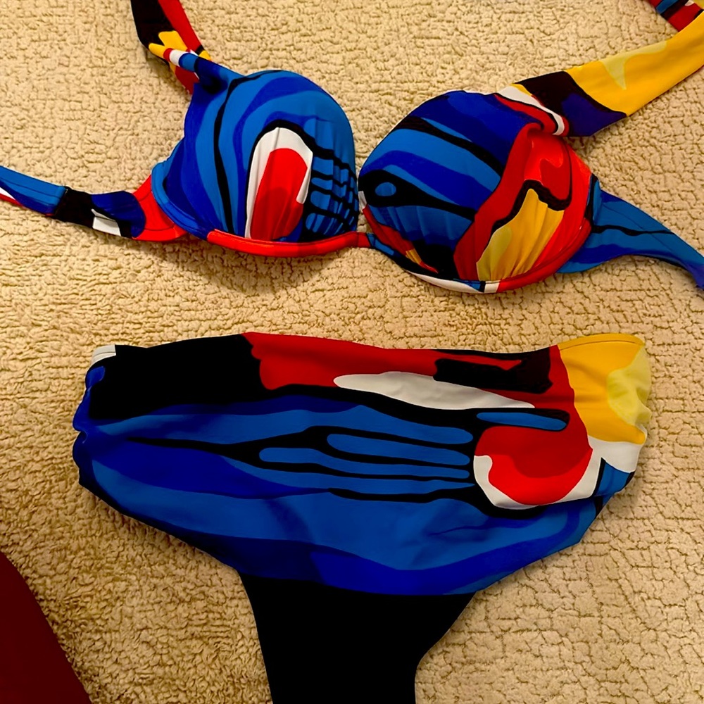 Venus bikini. Size 10 bottom (could def fit 12 ) and top with good padding .